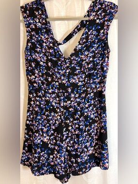 EXPRESS Black Floral Romper | Open Back Cross Strap | Sleeveless Mini | Size 0